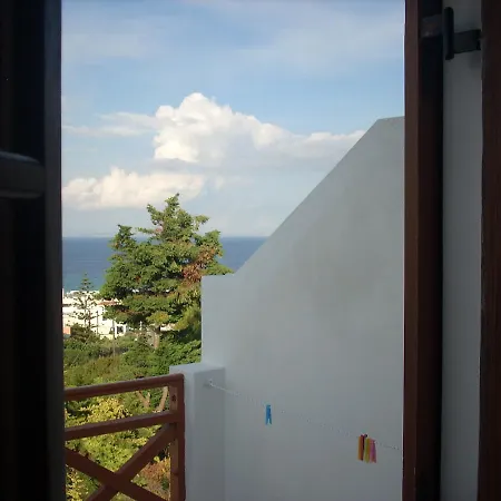 Ξενοδοχείο με διαμερίσματα Bay 2*